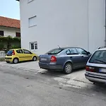With Parking Space - 21305 Vodice