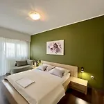 With Parking Space - 21305 Vodice