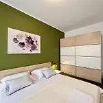Apartament With Parking Space - 21305 Vodice