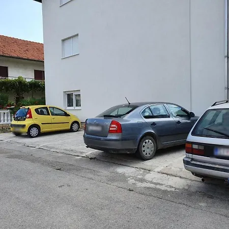 With Parking Space - 21305 Vodice