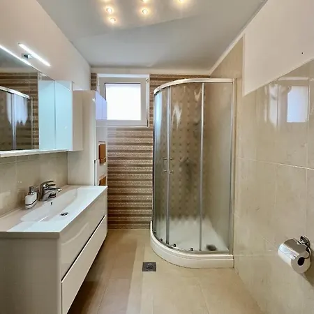 With Parking Space - 21305 Appartement Vodice