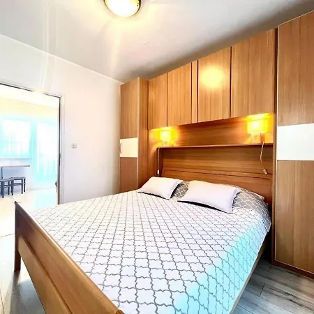 Appartement With Parking Space - 21305 Vodice