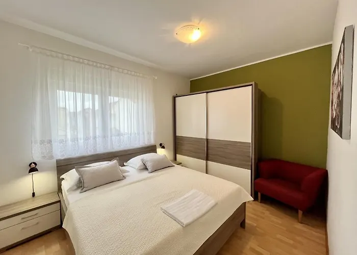 With Parking Space - 21305 Апартаменты Водице