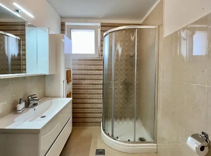 With Parking Space - 21305 Апартаменты Водице