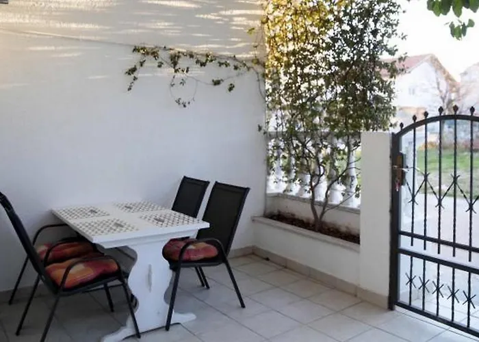 With Parking Space - 21305 Апартаменты Водице